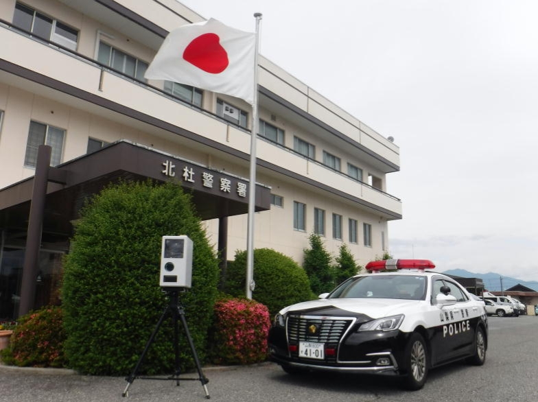 YamanashiPolice's tweet photo. 【北杜署から】
1月21日（火）北杜署管内の北杜八ヶ岳公園線で可搬式オービスを使用した速度取締りを実施します▶スピードの出し過ぎは、衝突時の衝撃が大きくなり、重大事故につながる可能性があります▶ルールを守って、安全運転を心がけましょう！◀※予告なく、日付・場所を変更することがあります https://t.co/FAIfThNMsI