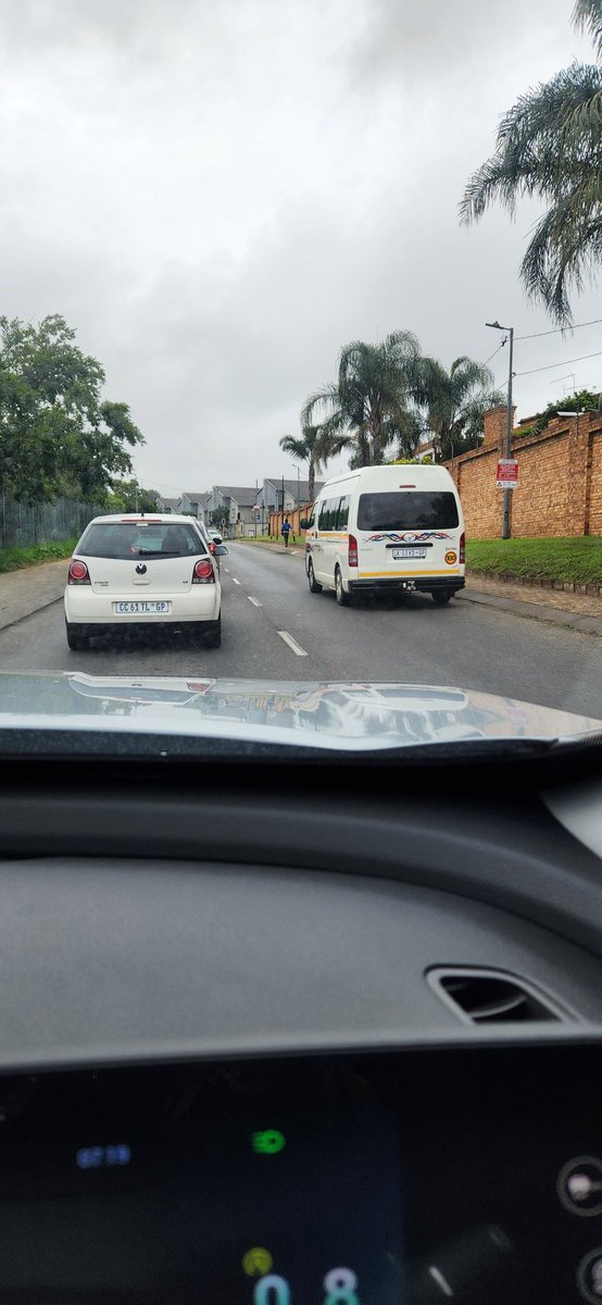 NicoletteRose8's tweet photo. @JoburgMPD this happens every morning on Hyperion, Northriding,  right outside a school. It is unacceptable. Please assist @ewnreporter @eNCA @carteblanchetv @randburg_sun https://t.co/t5DdVmwDv9