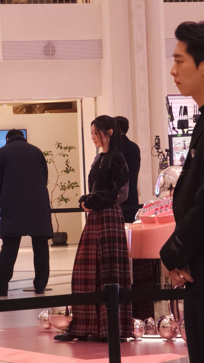 malafunkshun808's tweet photo. Yuna Kim at an event (from today). 

🥰😍

#YunaKim
#김연아
#QueenYuna 

@holy202204 https://t.co/UDF7Jl8wYw