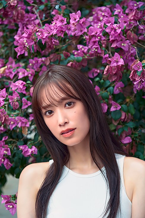 oricon's tweet photo. 日向坂46キャプテン・佐々木久美、
卒業旅行のような初写真集発売決定🎊

💬愛猫とのショット、美スタイル生かしたランジェリーや水着姿にも挑戦【コメント】
https://t.co/fwToprhel5

#佐々木久美1st写真集 @kumiten_1st https://t.co/jhTFAJoPKe