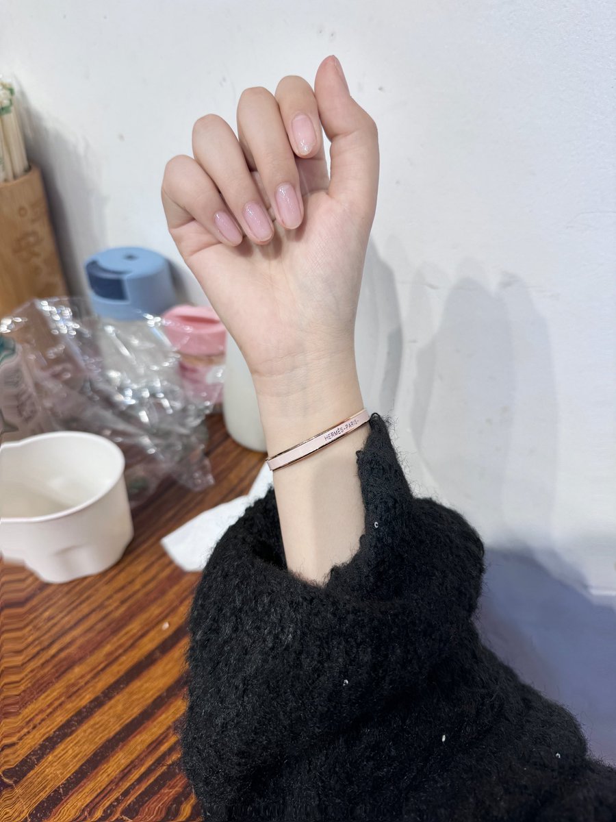 (>^ω^<)和老头
送我爱马仕然后带我来吃猪杂粥哈哈哈
只能说一点也不违和
这家猪杂粥真的很香 
我不太能接受内脏和猪肉的
但是嚼起来也香香的
而且都是现切现煮
像广东的那种搭棚子大排挡 https://t.co/5xBcig3zlZ