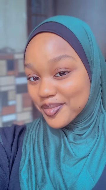 _Fizzah__'s tweet photo. Can I give you my number we chat on WhatsAp🥺 https://t.co/rEztXLdcpU