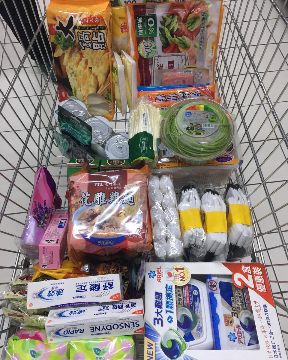 Thithoughd2wn2's tweet image. 不‍要⬝小​看ﾞ女ﾠ生⳿購 物‍能᠎力‍ ﾠ我​跟ﾞ妹妹半夜睡不著跑去家樂福這戰果連我自己都嚇到