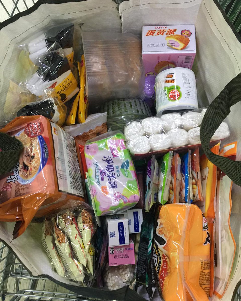 不要小᠍看 女᠎生᠎購 物 能⳿力ﾠ 我 跟 妹​妹​半夜睡不著跑去家樂福這戰果連我自己都嚇到