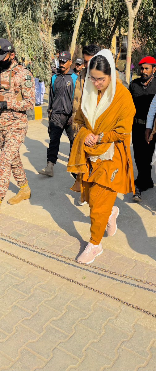 ایک بار پھر ۱7 جنوری | سند کی بیٹی ایک بار پھر بابا ، دادا اور چچا کے خون کا انصاف مناگے گی !
اب تک وڈیرے قاتل بے لگام ہیں 

#سندھ_کی_بیٹی  #Sindh  #Umerubab  #سرداری_نظام_نامنظور