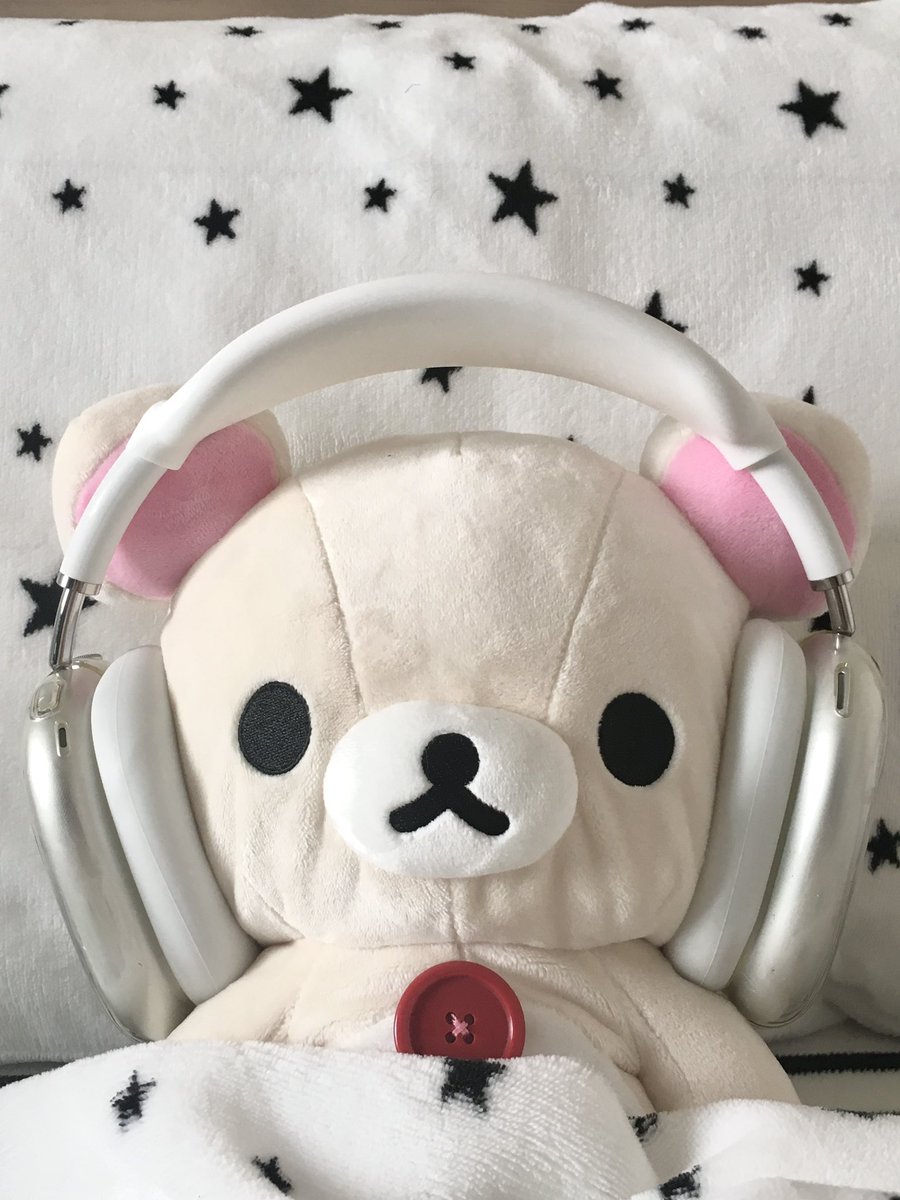 sumx04's tweet image. 바꾼 침구가 너무 맘에 듦 
온 세상이 별 천지야 .•✩‧*𖤐⋆*★