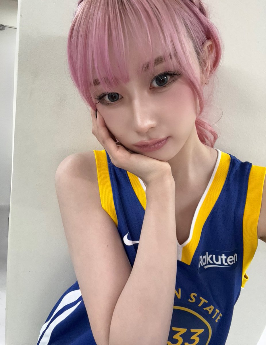 ㅤ

ㅤ ㅤDo you think I look cute in this Jersey? 🥺ㅤ

ㅤ ㅤ