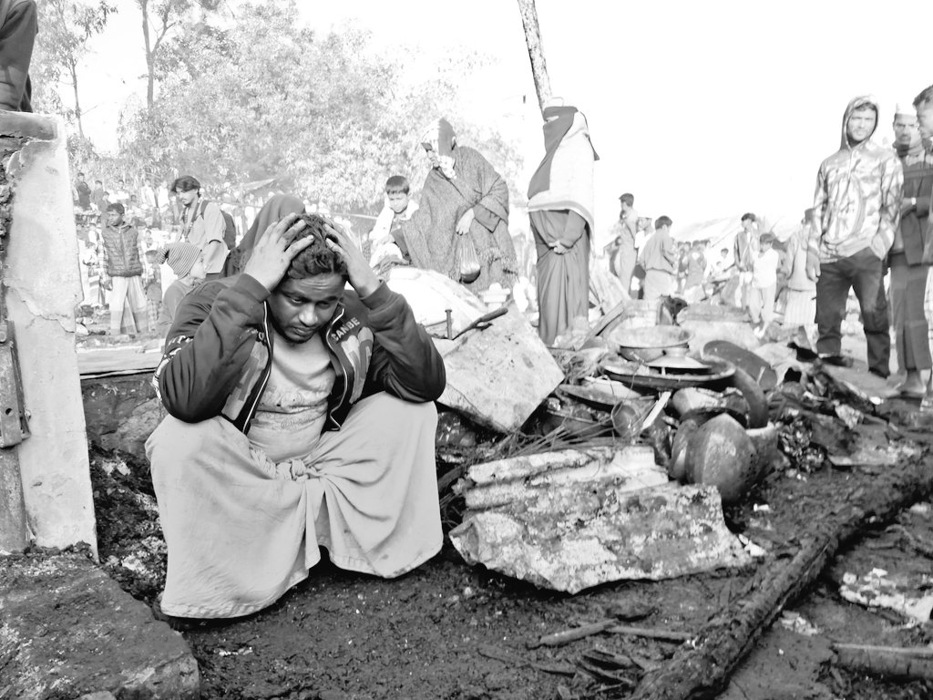 jasminara343's tweet photo. Rohingyas affected by the fire in Camp 26 G2 block have been receiving urgent treatment from the IOM Emergency Mobile Medical Team since 10:31 PM on 16th Jan 2025.

Over 55 shelters have been destroyed, leaving nearly a thousand refugees homeless. @UKinBangladesh

📸 #Crd https://t.co/9O7uEXKsG6