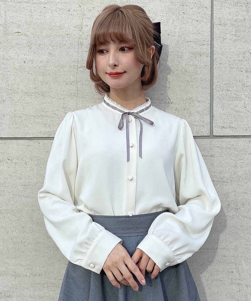 FintTSP01's tweet photo. NEW🎀

#はしごリボンスタンドカラーブラウス ¥7,700円(tax in)
OFF WHITE／PINK BEIGE

#fint #ソラリアプラザ #天神 #福岡 #新作 https://t.co/vtJkFwDcEp