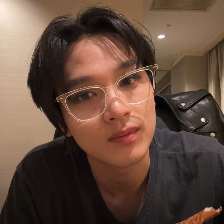 njanebi's tweet photo. ; What if dari musuh, menjadi teman hidup 
——

Haeselle few tweets au https://t.co/I8IiB7uabd