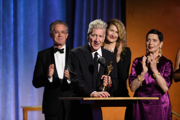 I first met #DavidLynch at #EstudiosChurubuscoAzteca on the set of #Dune (1984).  He was making #chickenkits. He showed us where reality and dreams intersect. There was no one like him...#BlueVelvet...#TwinPeaks...#MulhollandDrive... bostonmovienews.com/2025/01/16/cri…