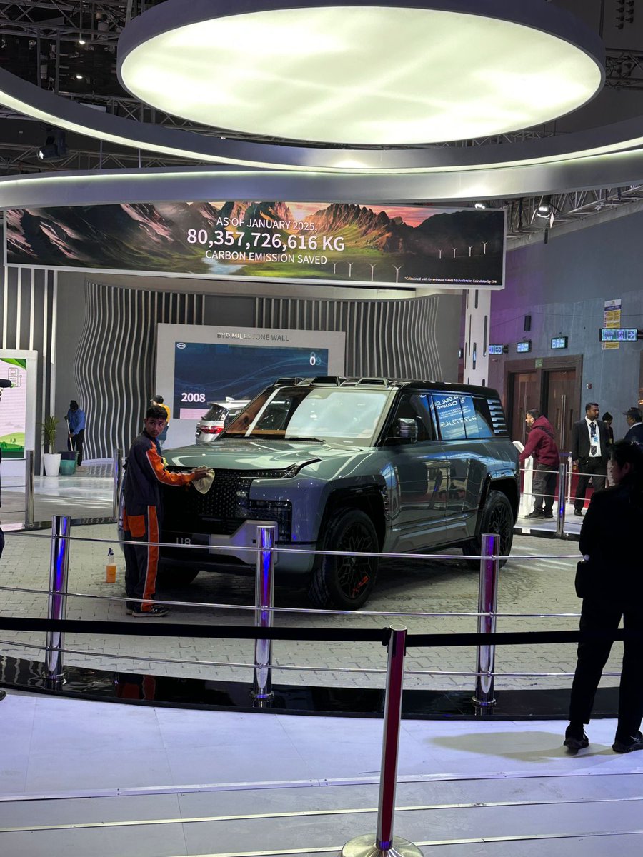 AckoDrive's tweet photo. BYD's Yangwang U8 makes its debut in India but as of now there is no confirmation whether it will make its way to India. Do you think BYD should consider this for our country?

#BYD #Yangwang #U8 #BYDU8 #Electric #newcar #autoexpo2025 #bharatmobility #ackodriveatthexpo https://t.co/277p3HGcsf