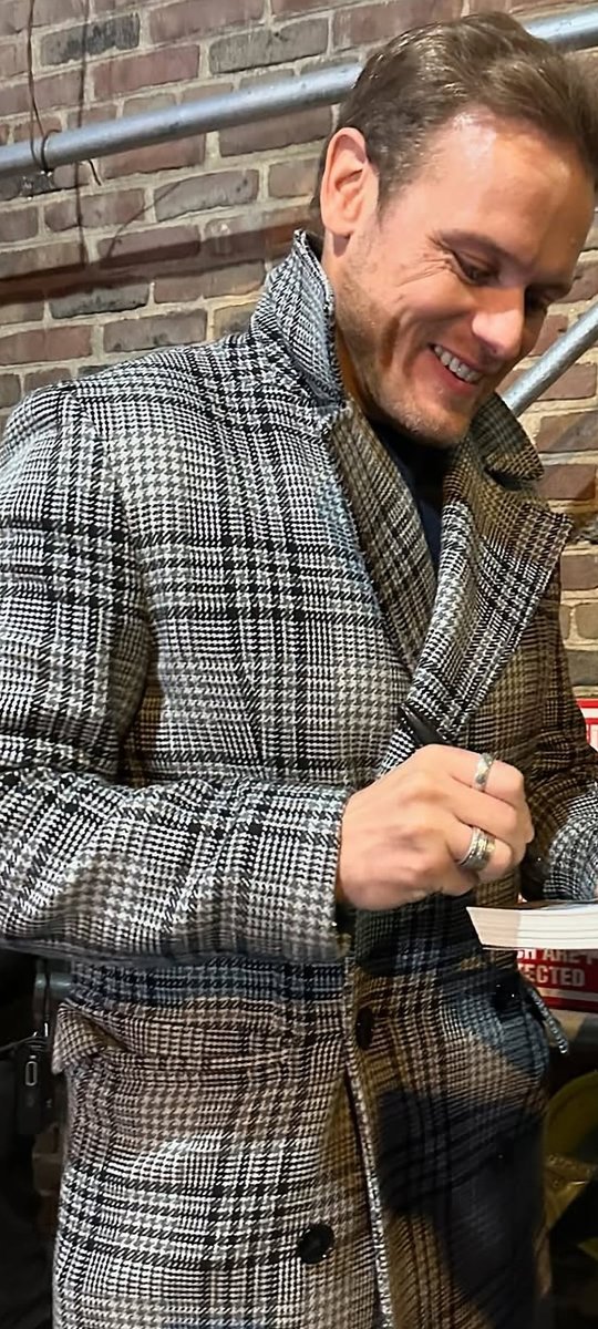 I know I already posted it, but the coat and Sam are killing me.......hope you guys get it 😄❤️🔥❤️🔥❤️🔥
<a href="/SamHeughan/">Sam Heughan</a> 
#SamHeughan