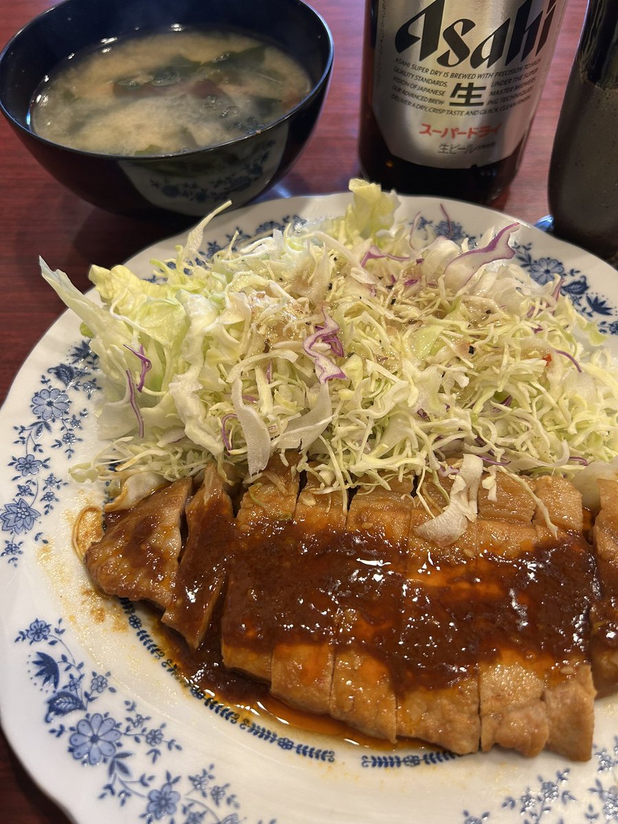 人間ドック終わり〜♪
豚味噌ロース定食🍻
あ〜お腹すいたw
美味しくいただきました😊
#かりい乃