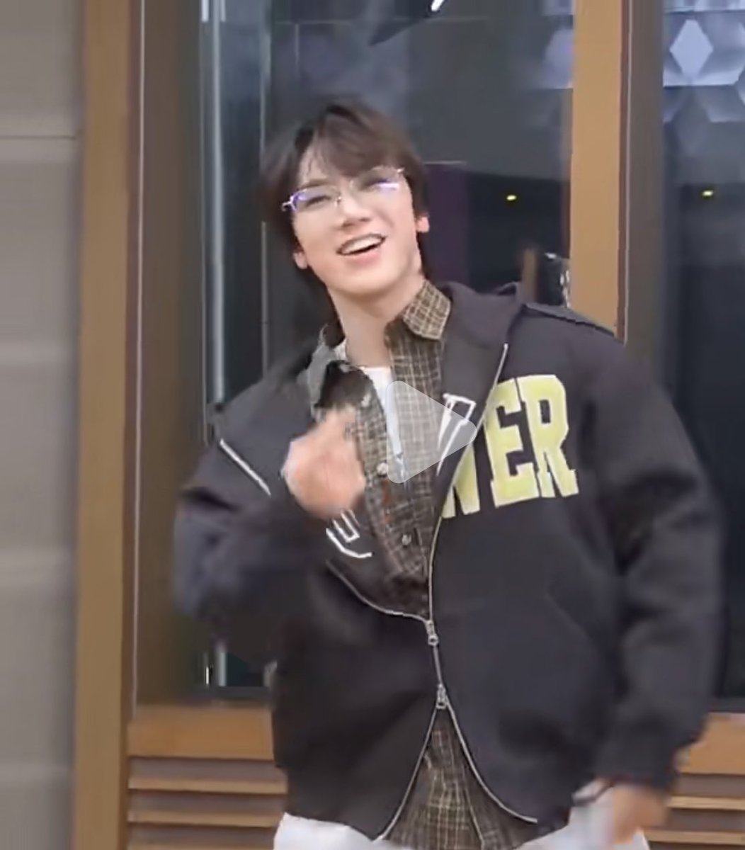 lucas xuxi missed call to tennie 🥹
missed facetime call too
