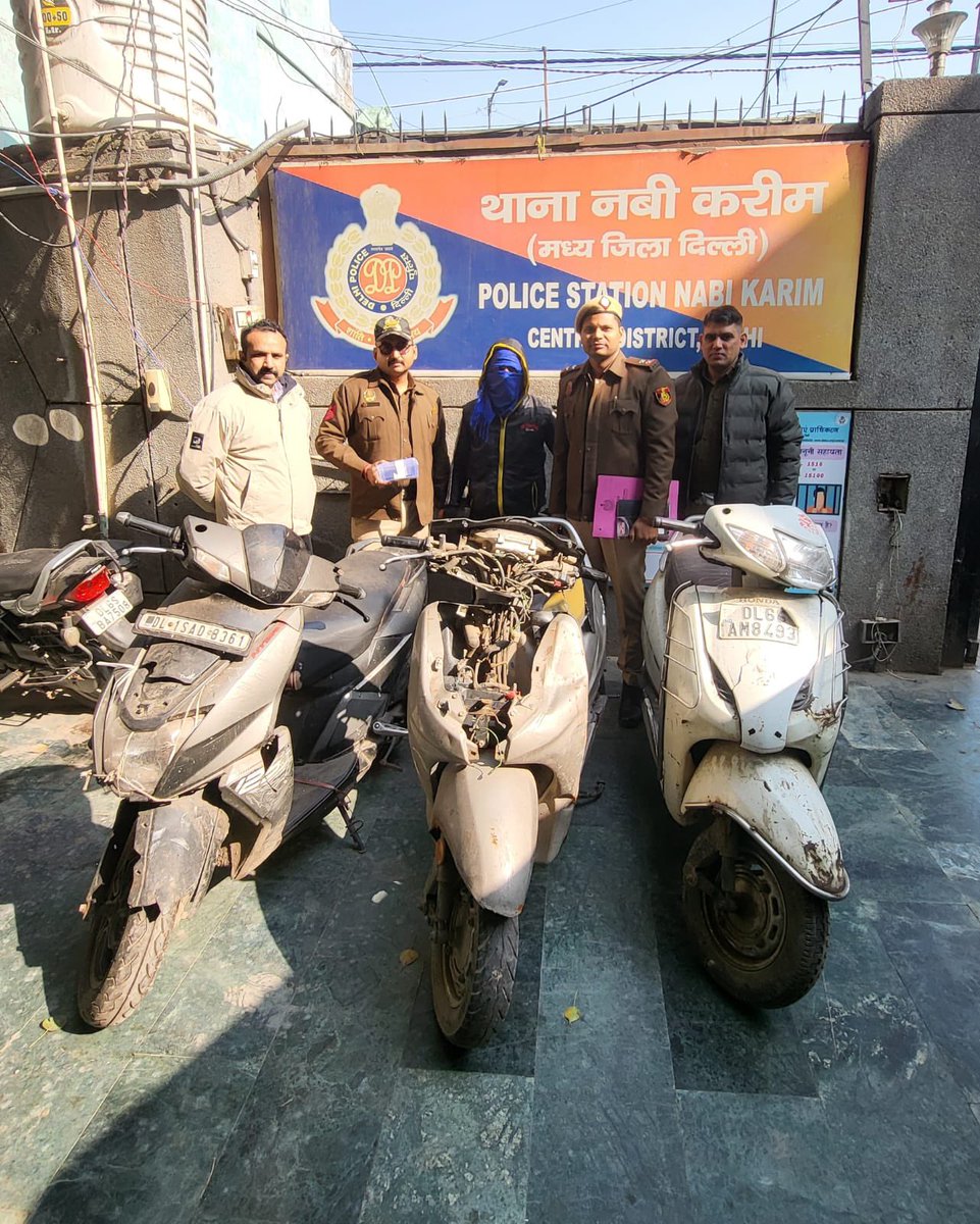 DCPCentralDelhi's tweet photo. #Snatcher_In_Net 

A major success by PS Nabi Karim, Delhi! A snatcher was arrested with recovery of 1 snatched iPhone 15 Pro and 3 stolen two-wheelers. The investigation also solved 3 motor vehicle thefts from nearby areas. Accused is having involvement in more than 25 cases of different police station across Delhi.
@DelhiPolice 
@LtGovDelhi 
@CPDelhi 
@Ravindra_IPS