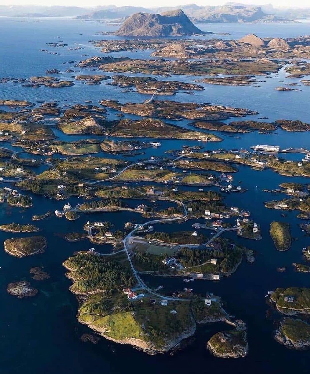 helifliMorten's tweet photo. Good morning from Norway..Lofoten before the snow https://t.co/SZjwgE66nm