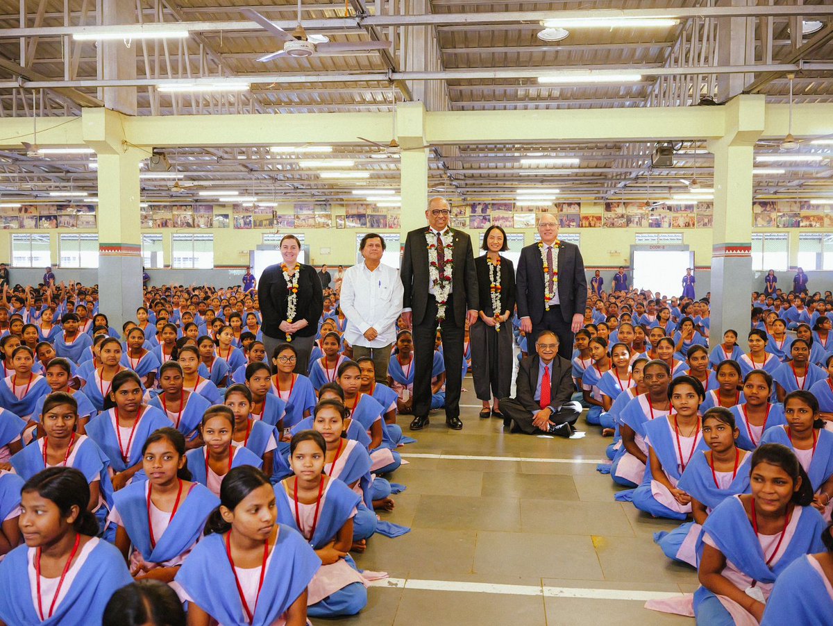 achyuta_samanta's tweet photo. 2/2
Prof. Pinto interacted with our KISS children and was deeply impressed by the KISS education model, praising its transformative impact. His kind words and astonishment at the impact of KISS motivate us to continue our mission of transforming lives through education. https://t.co/VV8FBBCEc8
