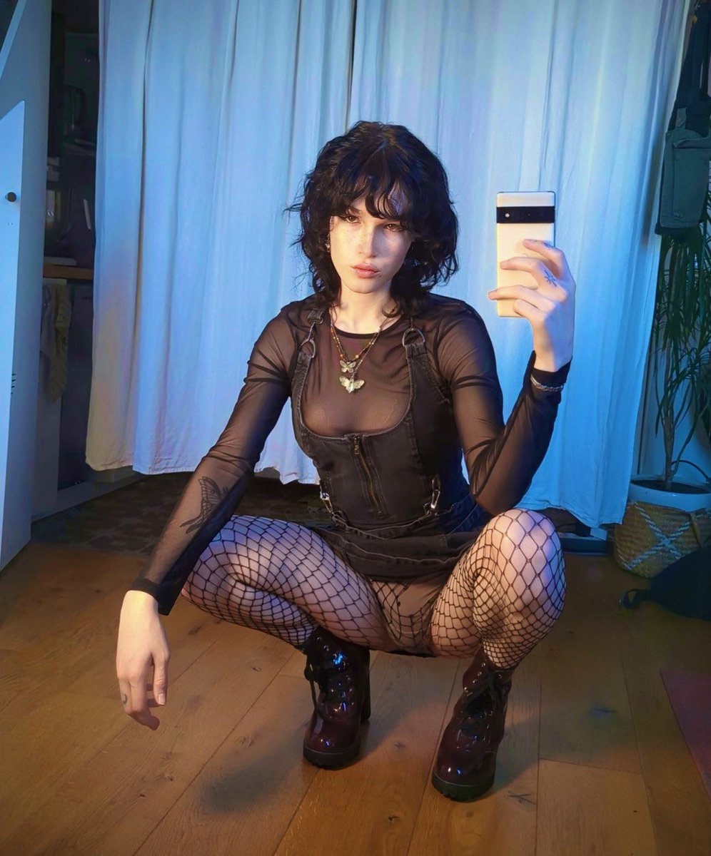 LuneNeeri's tweet photo. IDK 🤷‍♀️ https://t.co/pGhn6Vdcs3