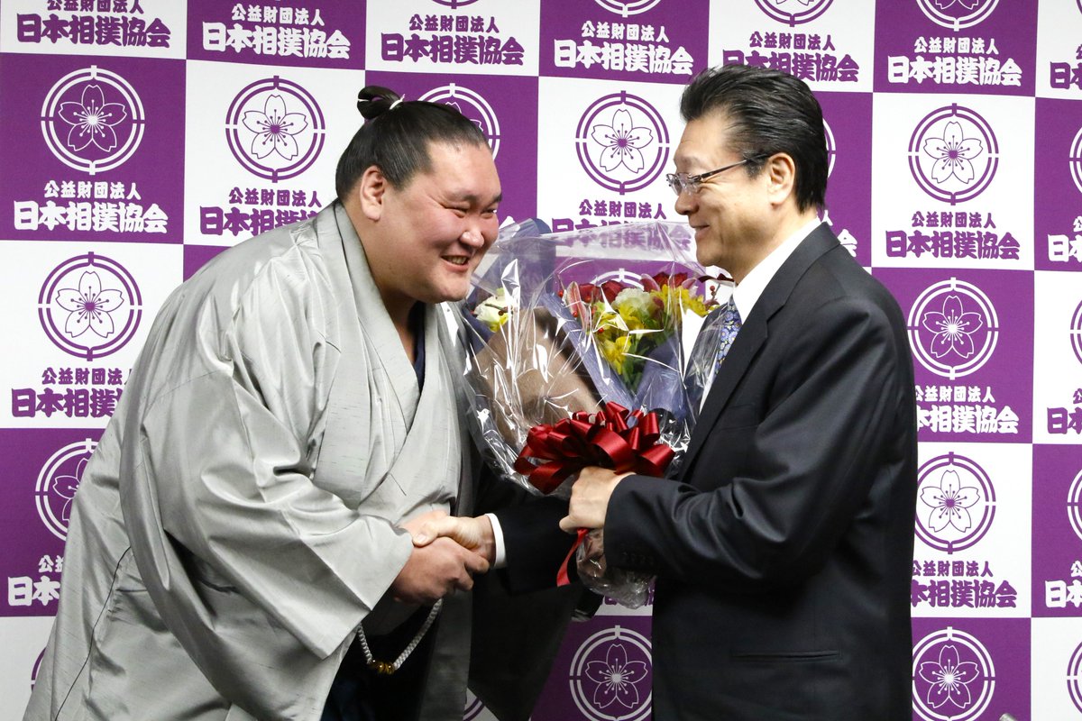 照ノ富士引退＞ 師匠の伊勢ヶ濱親方（元横綱旭富士）は照ノ富士
