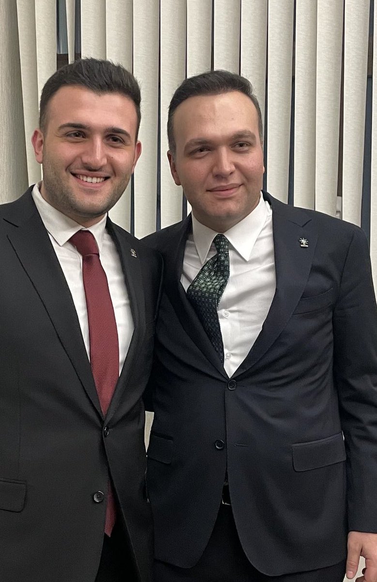 AK GENÇLİK SİZE EMANET…
AK Parti İstanbul İl Gençlik Kolları Başkanlığına aday gösterilen Sn. <a href="/nevzatyucetr/">Nevzat Yüce</a> başkanımızı gönülden tebrik ediyorum, Yeni görevinin İstanbul’a ve gençliğimize hayırlı olmasını temenni ediyorum.