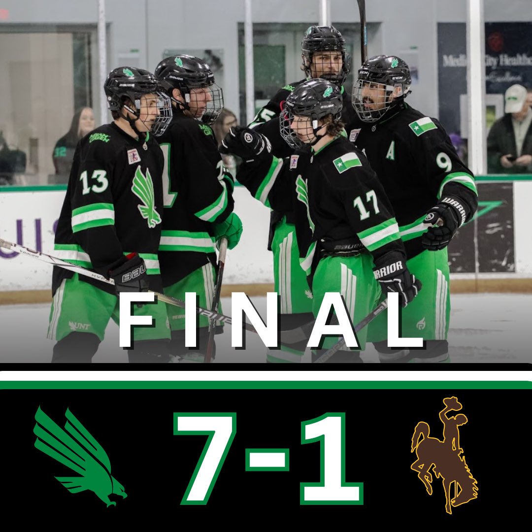 meangreenhc's tweet photo. UNT Football 🤝 UNT Hockey = beating Wyoming

#GMG | #UNTHockey https://t.co/fnjmTKOhxC