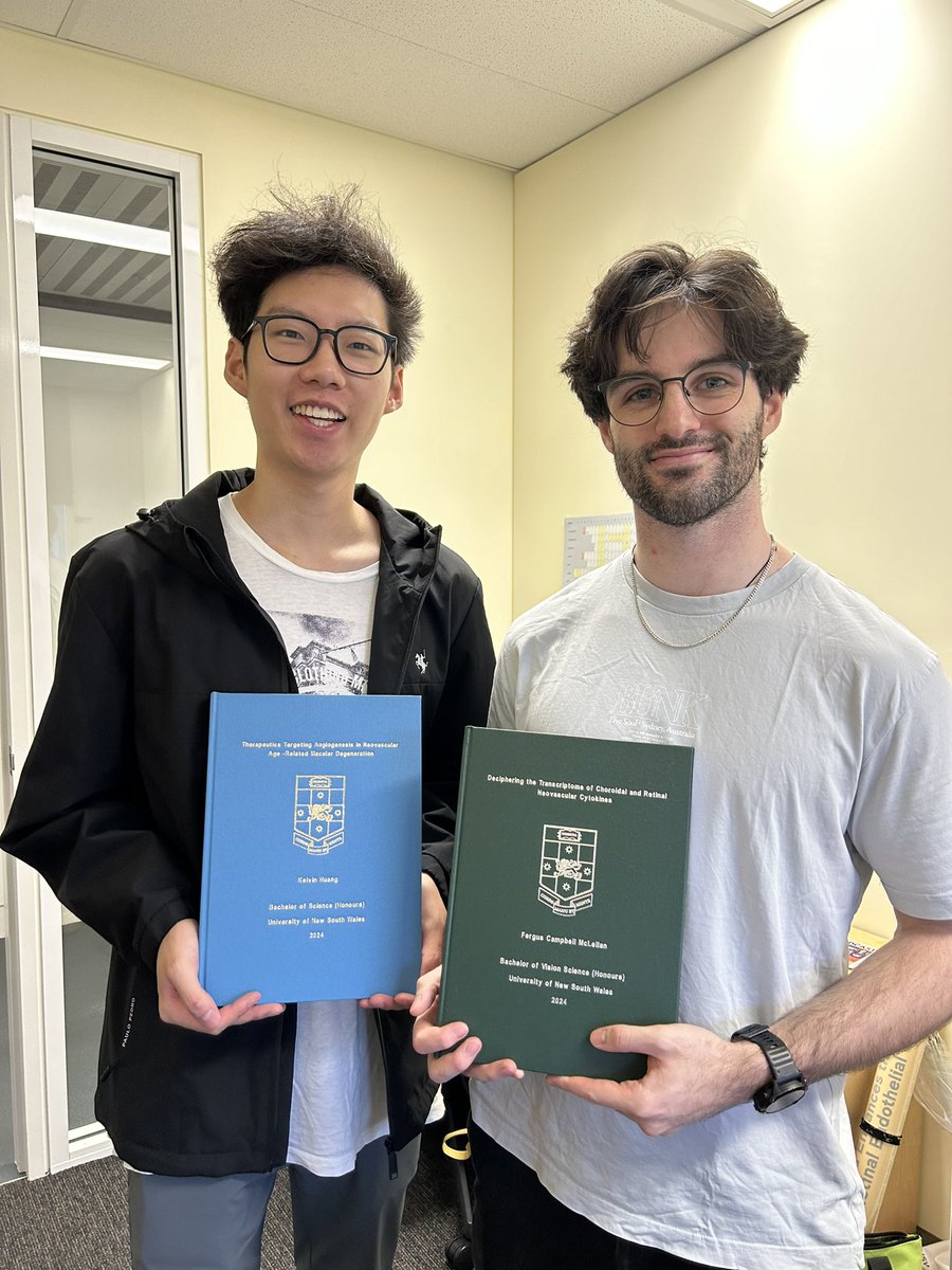 retinalresgroup's tweet image. So proud of our Honours students @randomkg21 @fergus_mcl on achieving First Class Honours! What a fantastic year of research! It was an Honour ;) to have these talented students in the lab! 🤓 The first Honours students of the Shu lab! @EyeDaisyShu