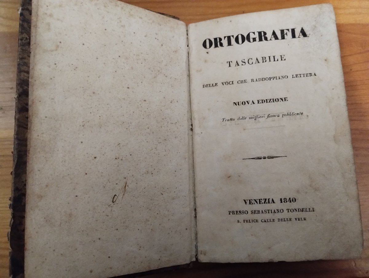 lamonicamaggi's tweet photo. Gioiellino del mattino.
Un Bignami ante litteram, targato 1840.
Ortografia tascabile delle voci che raddoppiano lettera.
Adottabile e spedibile, se volete.
#librisalvati https://t.co/Ao1zpgMoC9