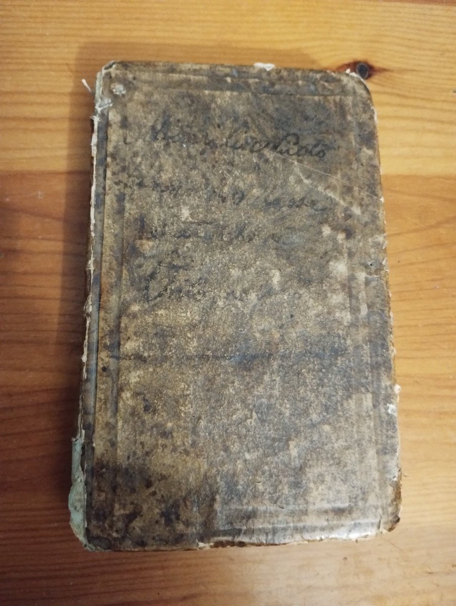 lamonicamaggi's tweet photo. Gioiellino del mattino.
Un Bignami ante litteram, targato 1840.
Ortografia tascabile delle voci che raddoppiano lettera.
Adottabile e spedibile, se volete.
#librisalvati https://t.co/Ao1zpgMoC9