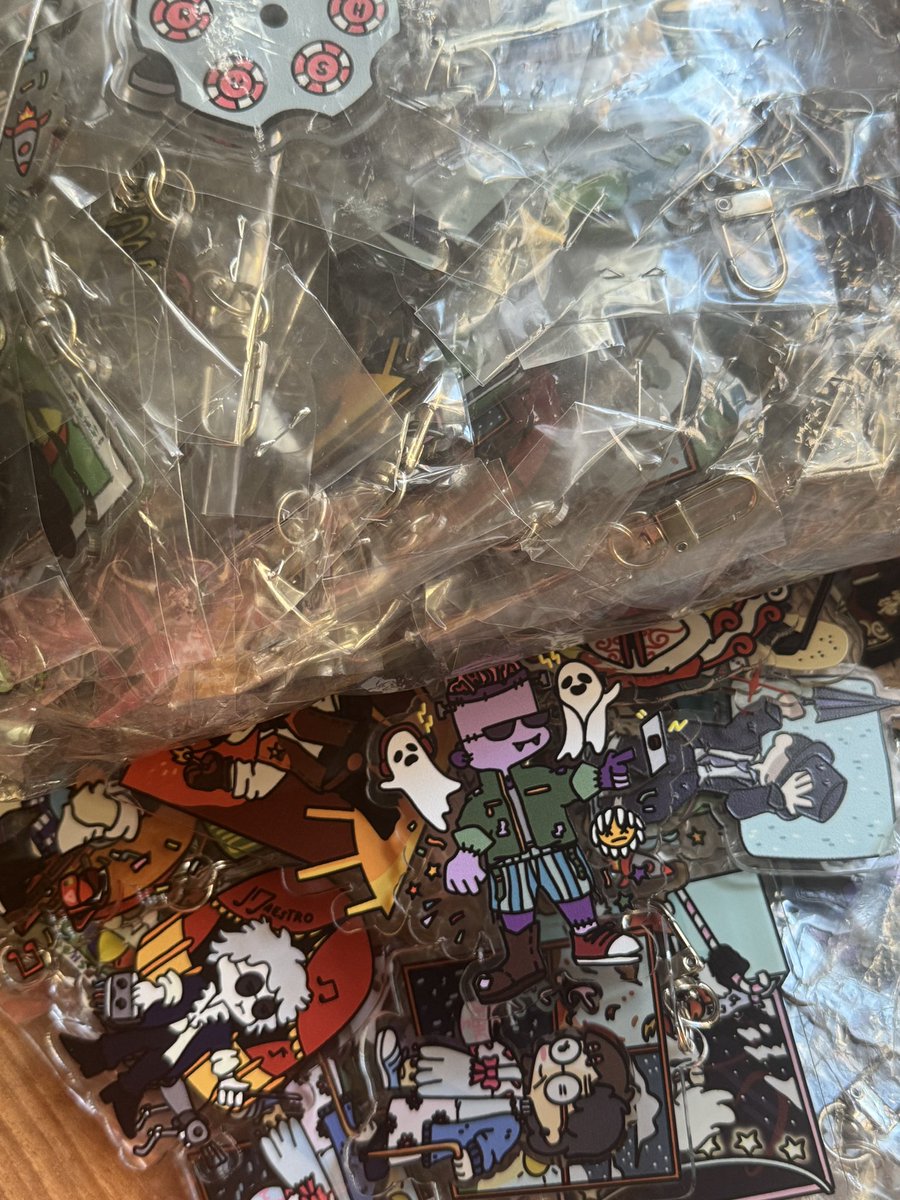 ujitsundere's tweet photo. FREEBIES SVT CON DAY 1&amp;2

hello!! these are keychains with hand drawn characters based on each song on the setlist :)) 

i’ll be going around the area before strapping!! see u guys there 🫶🏻

#SVT_RIGHT_HERE_IN_BULACAN https://t.co/jT5ntO8swr