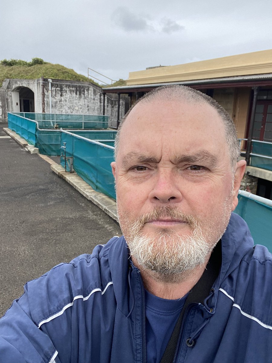 p_terg's tweet image. #NotFacebook #Latergram #HometownTourist 4/4
View from atop Bare Island (video), selfie at the barracks, the barracks (x2)