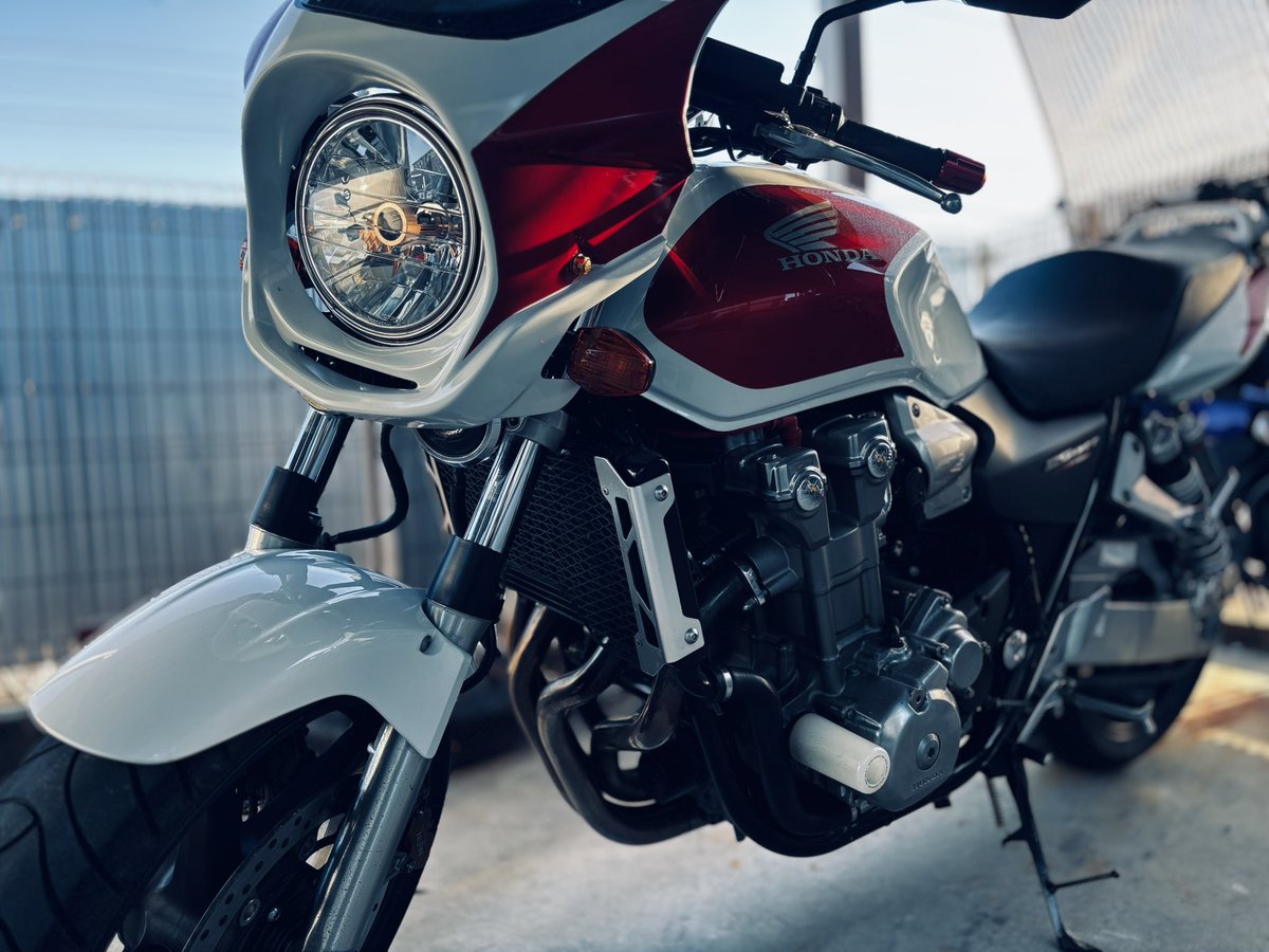 yyrider_cb1300's tweet image. 明日は伊良湖に行くからね〜🏍️
ちょこっと拭くだけ洗車🚿
う〜ん🤔…イケメン😚
#cb1300sf