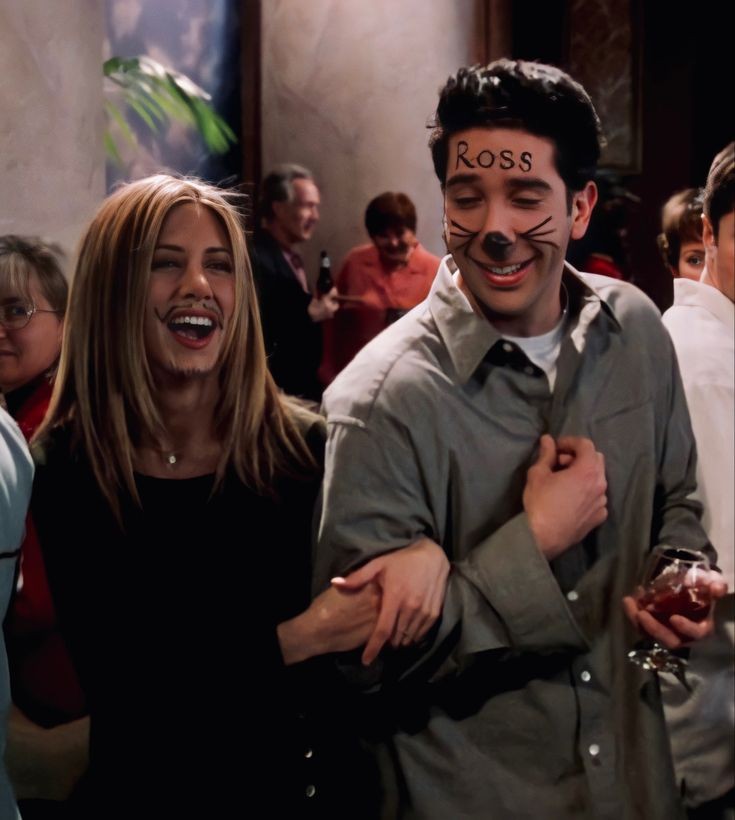 ChandlerBing_12's tweet photo. Drunk Ross and Rachel having a good time in Vegas https://t.co/z1WkNxSVkN