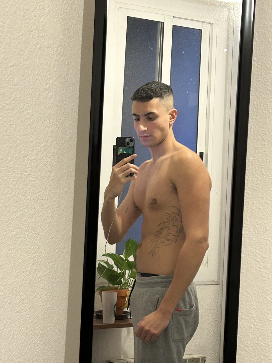 Raphaeloualid's tweet photo. De twink a twunk https://t.co/4tihNQU67z