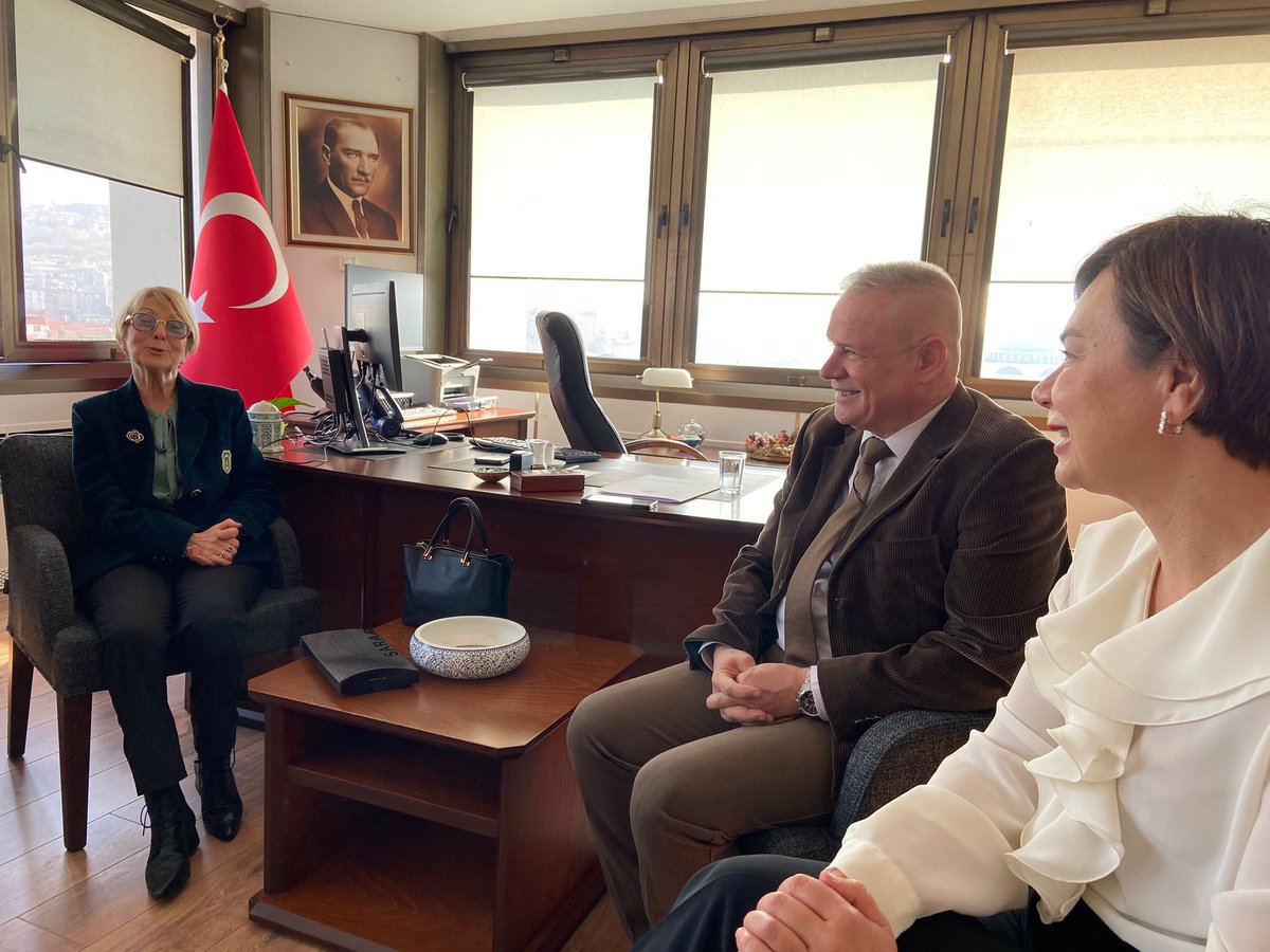 bisavvakfi2000's tweet photo. Türkiye Cumhuriyetinin Sofya Büyükelçisi olarak görev yaptığı dönemden itibaren,
Gerek Bulgaristan'da yaşayan hemşerilerimiz arasında,
Gerekse Anavatan Türkiye'de yaşayan bizlerin arasında,
Örnek Bir diplomat Büyükelçi olarak,
Hepimizin takdirini sevgisini kazanmış,
Sn. B.Elçi Aylin Sekizkök Hanıma
T.C. Dışişleri Bakanlığı Ekonomik İlişkiler Genel Müdürü olarak atandığı yeni görevinde başarılar diliyoruz.

@tcbestepe @TC_Disisleri @tcmeb @VakiflarGM @AnkaraValiligi @hacibayramedutr @Ankara_Vakiflar @MemurSenKonf @sagliksen @SSMahmutFaruk
@yukselozkale @ilyasYALDIZ @MemAnkara @TR_Yenimahalle @MemYenimahalle @hurriyetcomtr
@ntv @anadoluajansi @ankahabera @trtbalkanbhsc
@trtusa @trthaber @BTAnewsBG @TC_SofyaBE @hasandogantr @T_Kurtbeyoglu @velikarakuss @MuratErcan0606 @aylinsekizkk @_fatihsahin @sirakayazafer @zeynepyildiztr @sebnembursali
@isiksadikahmet @EkremSelimler @kaan_yurteri