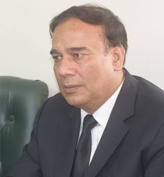 یہ ہے وہ جج ہے جس نے عمران خان کو سیرت النبی(ص) پڑھانے کے جرم میں 14 سال سزا سنائ ہے

آپ اسکو کہاں سے لعنت بھیج رہے ہیں۔