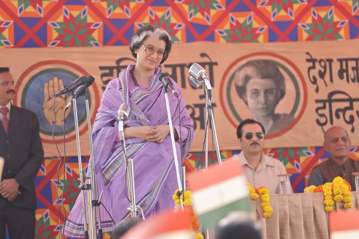 #KanganaRanaut  isn’t just playing Indira Gandhi, she is Indira Gandhi. The body language, the voice, the presence 💯💯
The #Emergency was one of the darkest times in Indian history, and this film doesn’t sugarcoat it. Some scenes made me uncomfortable (as they should). Vishak