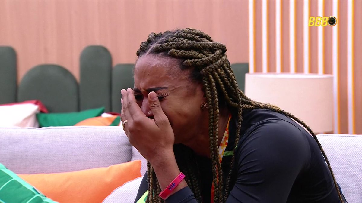 canalantenados's tweet photo. Aline está em prantos vendo a foto de seu doguinho. #BBB25 https://t.co/AwiTtQSjKB