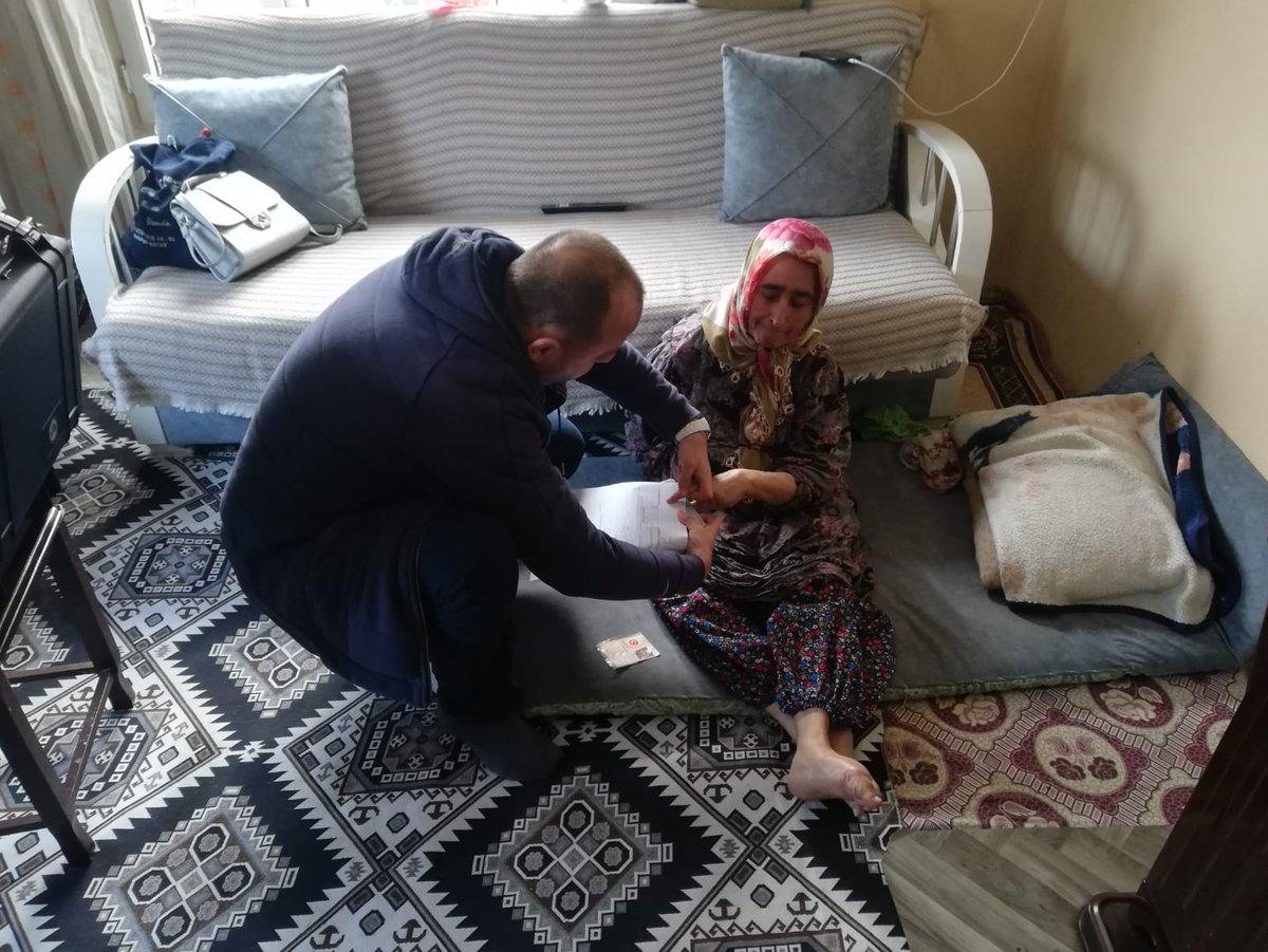 Adreste Nüfus Hizmeti kapsamında vatandaş odaklı hizmet anlayışıyla Müdürlüğümüze gelemeyen yaşlı ve engelli vatandaşlarımızın kimlik başvurusunu almaya devam ediyoruz.  #HayatınızınHerAnında <a href="/HatayValiligi/">T.C. Hatay Valiliği</a> <a href="/HatayNufus/">Hatay İl Nüfus Ve Vatandaşlık Müdürlüğü</a> <a href="/antakyakaym/">Antakya Kaymakamlığı</a>