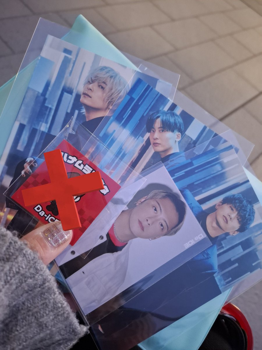 mee_swap's tweet photo. Da-iCE DAY　銀テープ　交換

求】 1/17分
譲】 写真のもの、SCENE銀テープ

検索からでもお気軽にお声がけください。難しいかと思いますが、よろしくお願いいたします。

#Da_iCE #Da_iCEグッズ https://t.co/aHtVWQahei