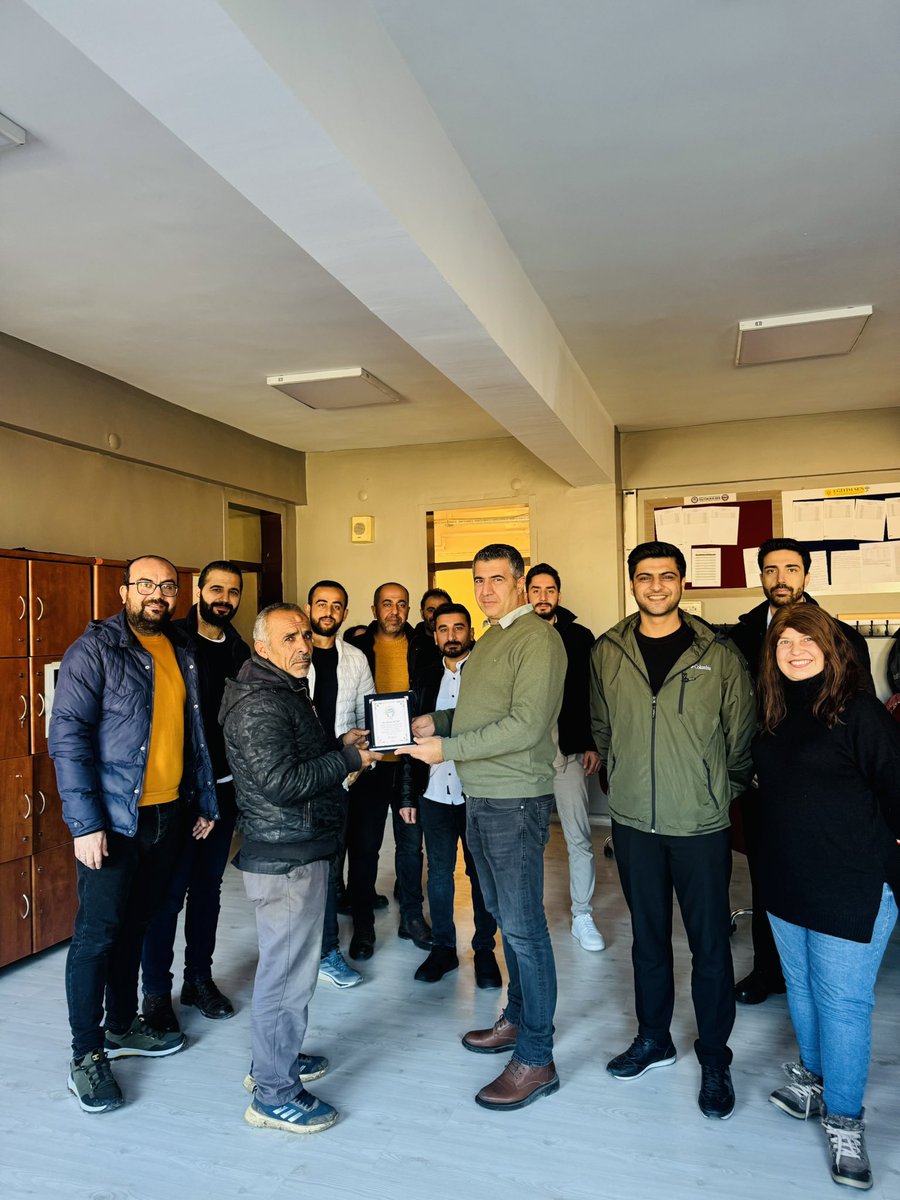 Mardin /Savur Yeşilalan ÇPAL (@yesilalancpal) on Twitter photo Yıllarca Okulumuza Hizmet eden Yardımcı Personel Fikret AYTAR okulumuzdaki tüm katkılarından dolayı teşekkür ederiz.
<a href="/SavurMem/">Savur İlçe Milli Eğitim Müdürlüğü</a>
<a href="/mardinilmem/">Mardin İl Millî Eğitim Müdürlüğü</a>
<a href="/avnisengul80/">Avni Sengul</a>
<a href="/_MehmetUN/">Mehmet ÜN</a> Yıllarca Okulumuza Hizmet eden Yardımcı Personel Fikret AYTAR okulumuzdaki tüm katkılarından dolayı teşekkür ederiz.
<a href="/SavurMem/">Savur İlçe Milli Eğitim Müdürlüğü</a>
<a href="/mardinilmem/">Mardin İl Millî Eğitim Müdürlüğü</a>
<a href="/avnisengul80/">Avni Sengul</a>
<a href="/_MehmetUN/">Mehmet ÜN</a>