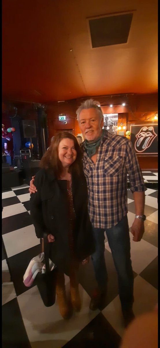 Happiest of birthdays to my absolute favourite artist. Always a great show, always has time for his fans! Hope you have a wonderful day <a href="/PaulYoungParlez/">Paul Young</a> 🎂🥂🎉