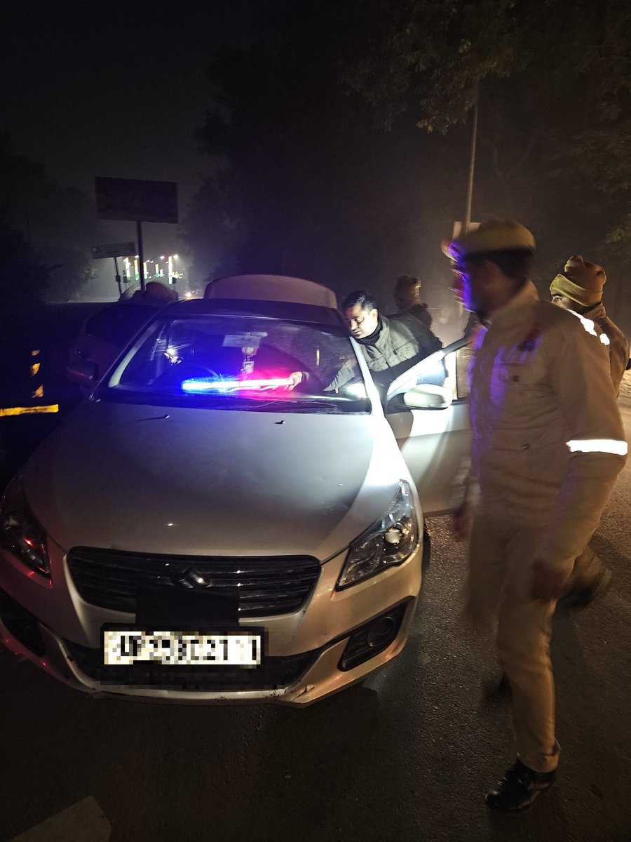 bareillypolice's tweet photo. @PareekManush पुलिस अधीक्षक नगर #bareillypolice  द्वारा रात्रि में शान्ति एवं कानून-व्यवस्था के दृष्टिगत शराब पीकर गाड़ी चलाने वाले गाड़ी चालकों तथा पुलिस कलर की लाल-नीली लाइट लगी गाड़ियों के विरुद्ध कार्यवाही कर चालान किया गया ।
#UPPolice https://t.co/fTUpz279hu