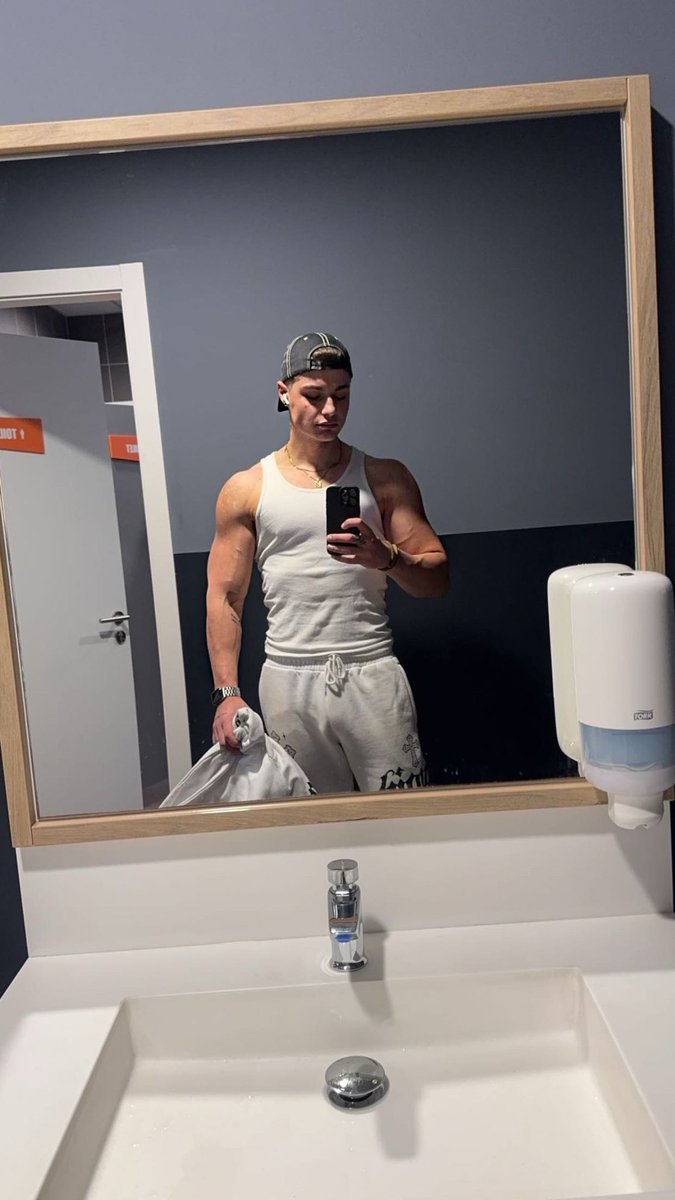 TODAY TILL SUNDAY IN LONDON😈 

Stop by to goon and give 💸