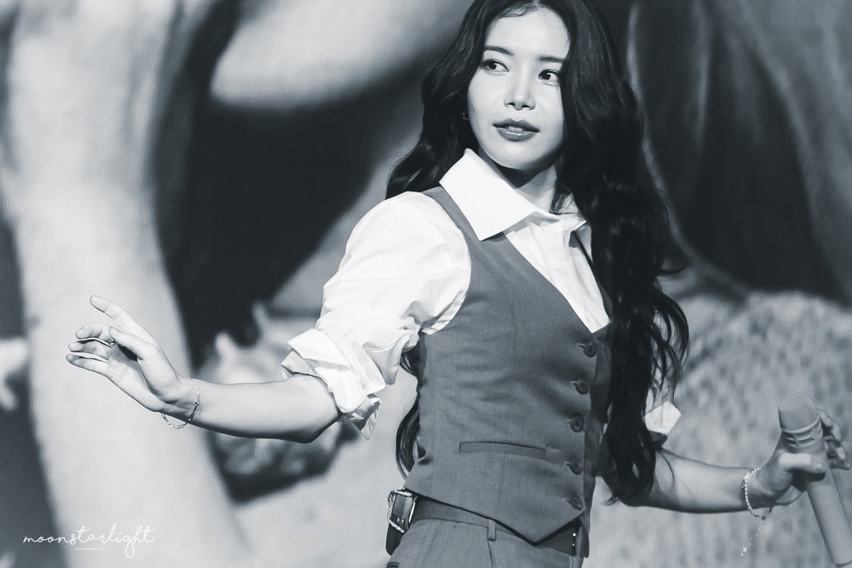 MSL_1222's tweet photo. 250112 솔라 토크콘서트 in 타이페이
#마마무 #솔라 #MAMAMOO #SOLAR https://t.co/jrUWAsbNKZ