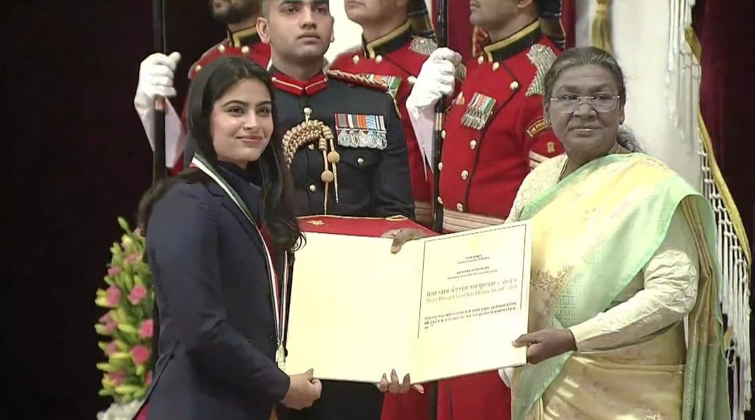 satyakumar_y's tweet photo. Warm congratulations to @13harmanpreet (Hockey), @DGukesh (Chess), Praveen Kumar (Para-Athletics), and @realmanubhaker (Shooting) on being honored with the prestigious Major Dhyan Chand Khel Ratna Award by Hon’ble @rashtrapatibhvn! 

Your commitment and outstanding achievements bring immense pride to India. 

Here’s to your continued success! 🇮🇳🏅