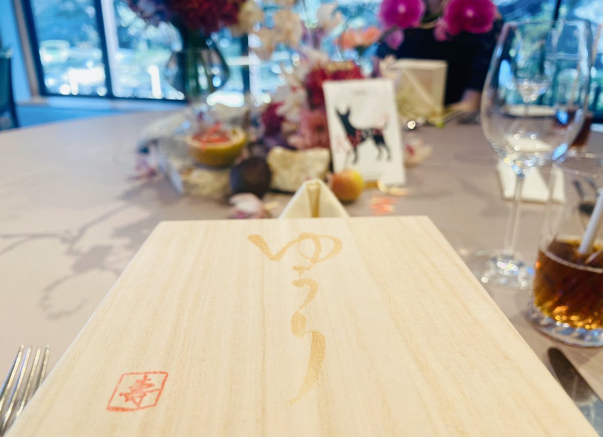 今日は大好きなお友達の結婚式🕊️♡
二人ともずっとにこにこ笑顔で幸せに溢れてて
とってもふわふわな気持ちっ！
ドレス姿も、ほんっっっっっっっっっとに
すっごく可愛くて綺麗だったなぁ……

写真はお二人からの素敵なプレゼント🎁✨
名前入りで感動しちゃった！すごいよね！！