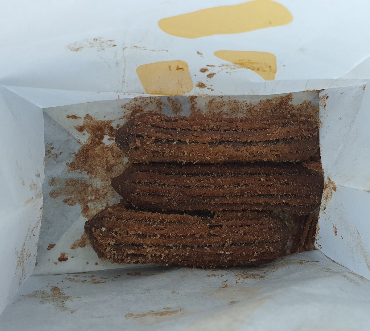 이것이 요즘 X에서 핫하다는 M 초코츄러스
아니 이미 철지난 건가
오, 맛은 있네.