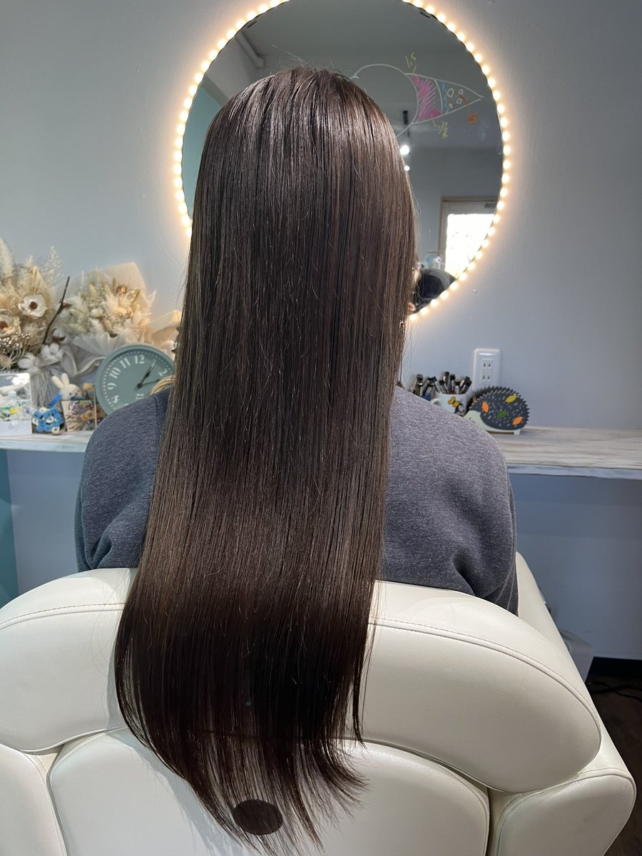harisii2022's tweet photo. こんにちは！ハリシー鍼灸院の佐々です。

今日は、当院の1Ｆにある美容院「retem」さんへ、カットとカラーでお邪魔させていただきました。

接客も施術も丁寧でとても良かったです！仕上がりも◎！

しかし改めて見ると長いですね…10cmは切ってもらったはずなのに… https://t.co/9zZybnafam