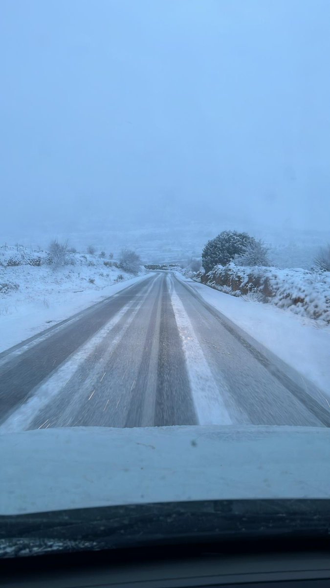 ❄️❄️ La nieve está afectando la carretera que une La Iglesuela del Cid con Vilafranca 

👉 Así se encuentra actualmente 📲

⚠️ ¡Mucha precaución en las carreteras!